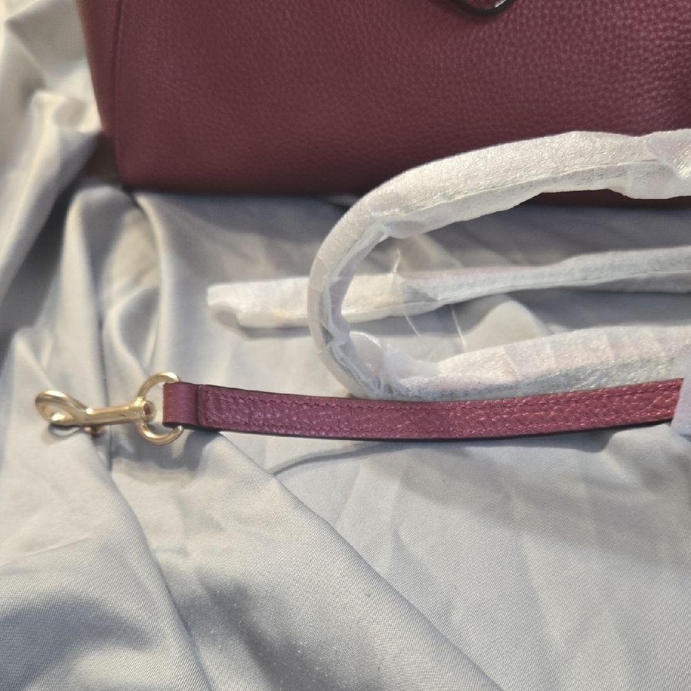 Coach Pink Leather Shoulder Bag with Gold Accents - Picture 2 of 10